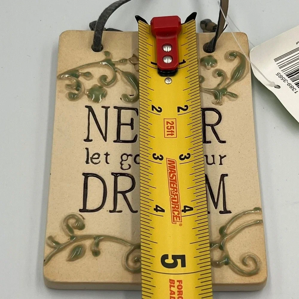 Wall Plaque Unisex OS Cream NWOT Never Let Go‎ Of Your Dream